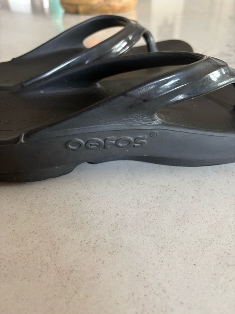 OOFOS Flip Flop Sandals - Picture 4 of 5